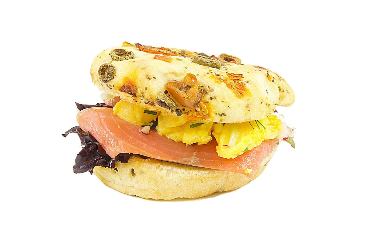 focaccia-eggerøre-og-laks-min